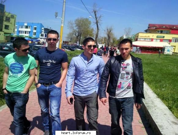 cu gasca la agatat de bere :)) hai sa ne cunoastem! pozeeee!
