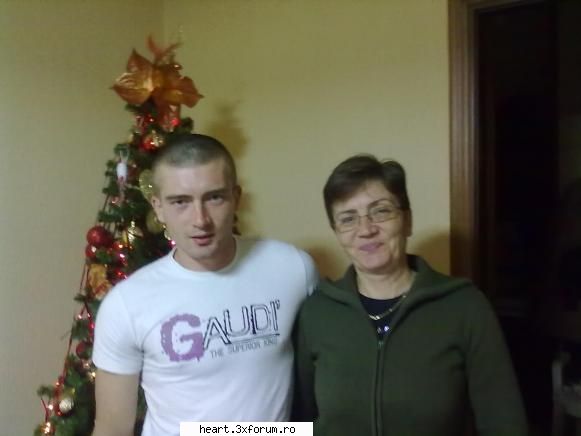 hai cunoastem! pozeeee! 2cu mama