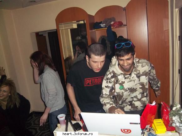 hai cunoastem! pozeeee! ceva party indoors :> Membru HEART