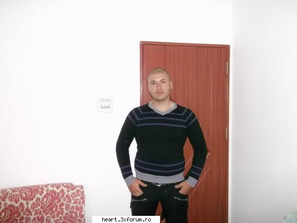 sunteti toti ultati dar nu prea uitati si un ultat cu crengi :)) hai sa ne cunoastem! pozeeee!
